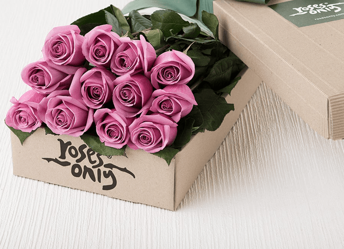 12 Mauve Roses Gift Box