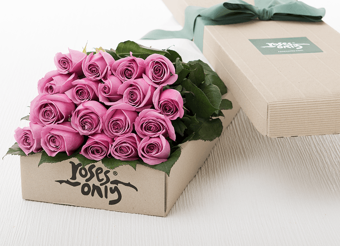 18 Mauve Roses Gift Box