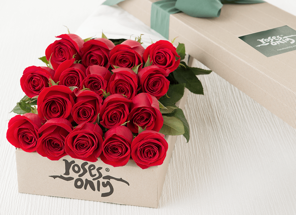 18 Red Roses Valentines Gift Box