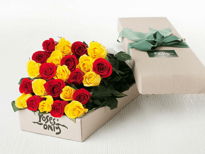 24 MIXED RED & YELLOW ROSES GIFT BOX