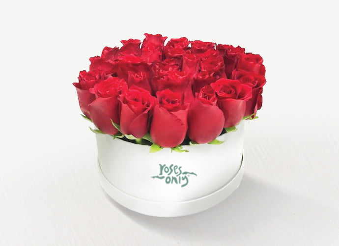 24 Red Roses in a Hat Box