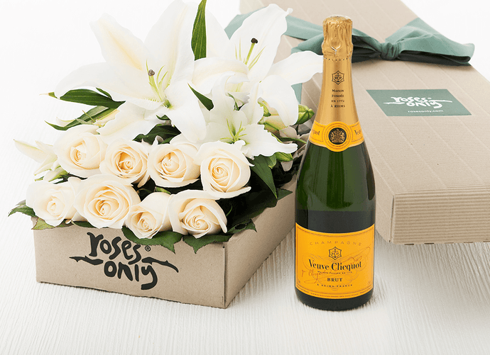 4 LILIES AND 8 WHITE CREAM ROSES & VEUVE CLICQUOT 750ML GIFT BOX