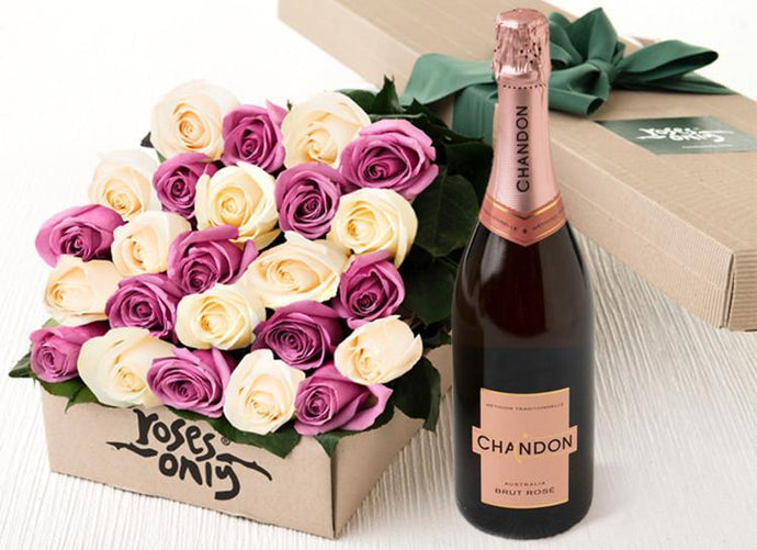 24 MAUVE & WHITE ROSES GIFT BOX & CHANDON ROSE 750ML