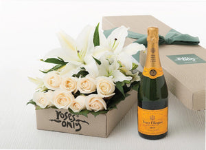 4 LILIES AND 8 WHITE CREAM ROSES & VEUVE CLICQUOT 750ML GIFT BOX